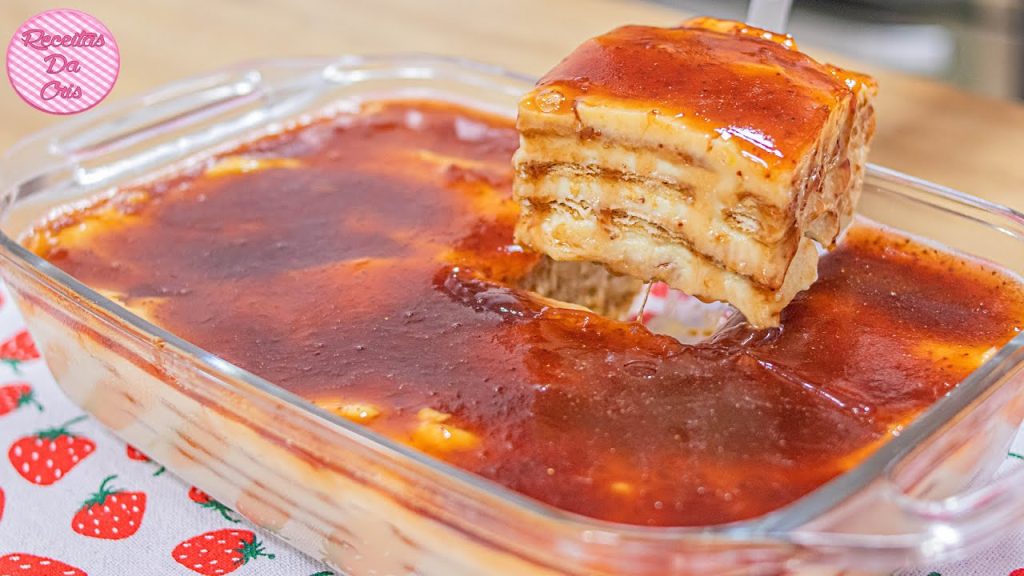 PAVÊ FÁCIL DE CREME COM COBERTURA DE GELEIA DE MORANGO | RECEITAS DA CRIS