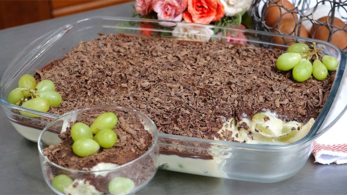 VEJA ESSA DELÍCIA DE SOBREMESA FÁCIL E RÁPIDA! BOMBOM DE UVA E NINHO NA TRAVESSA