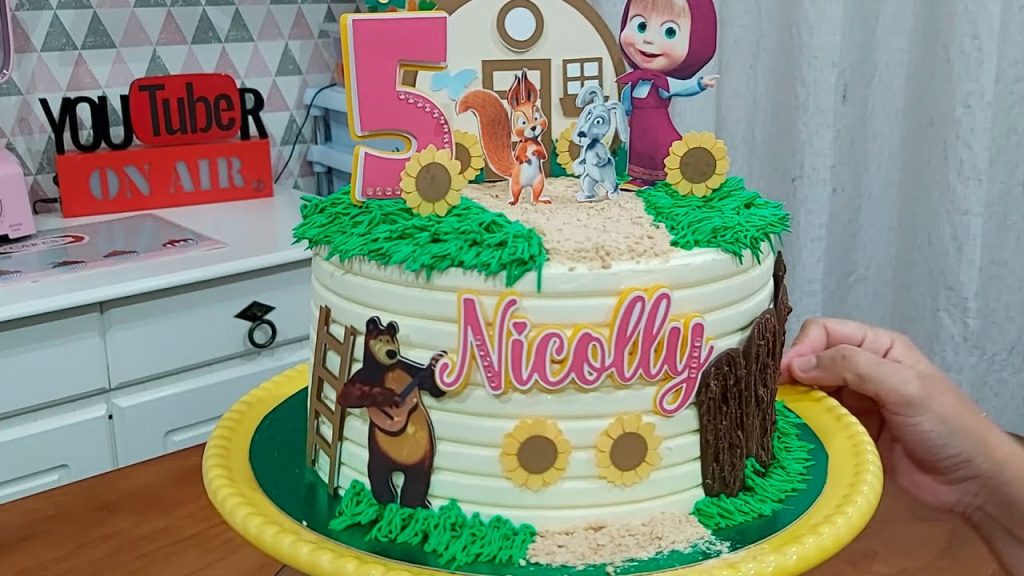 BOLO DA MASHA E O URSO  DE CHANTILLY COM DECORAÇÃO EM CHOCOLATE / PARIS CAKE DESIGNER