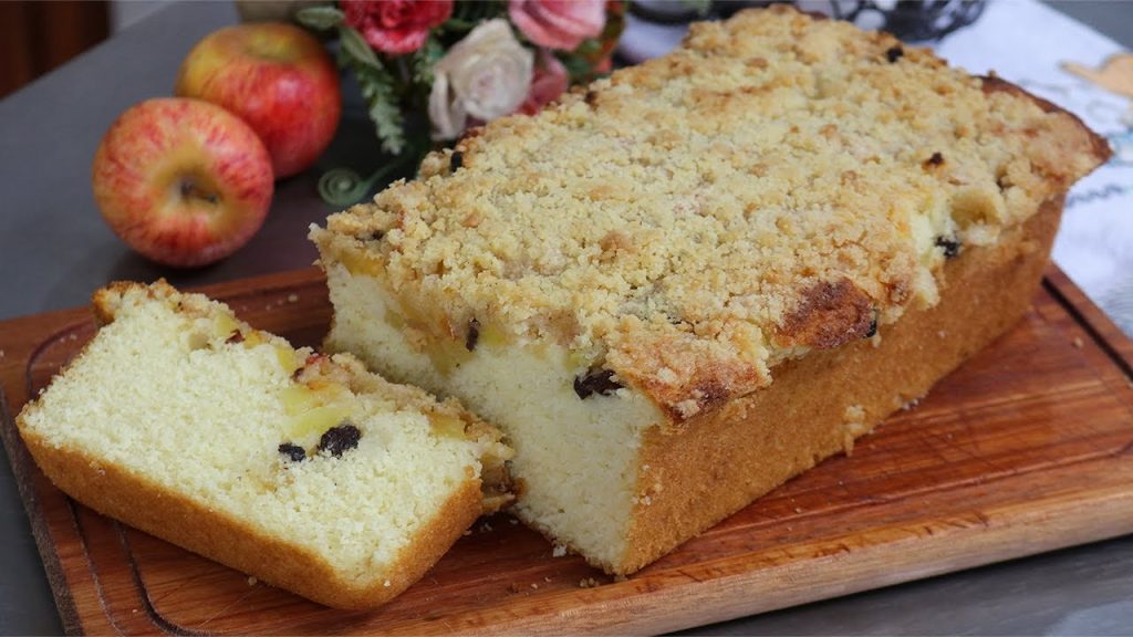 FÁCIL DE FAZER E DELICIOSO! CUCA DE MAÇÃ COM MASSA FOFINHA – CUCA GAÚCHA COM CRUMBLE  DE MAÇÃ