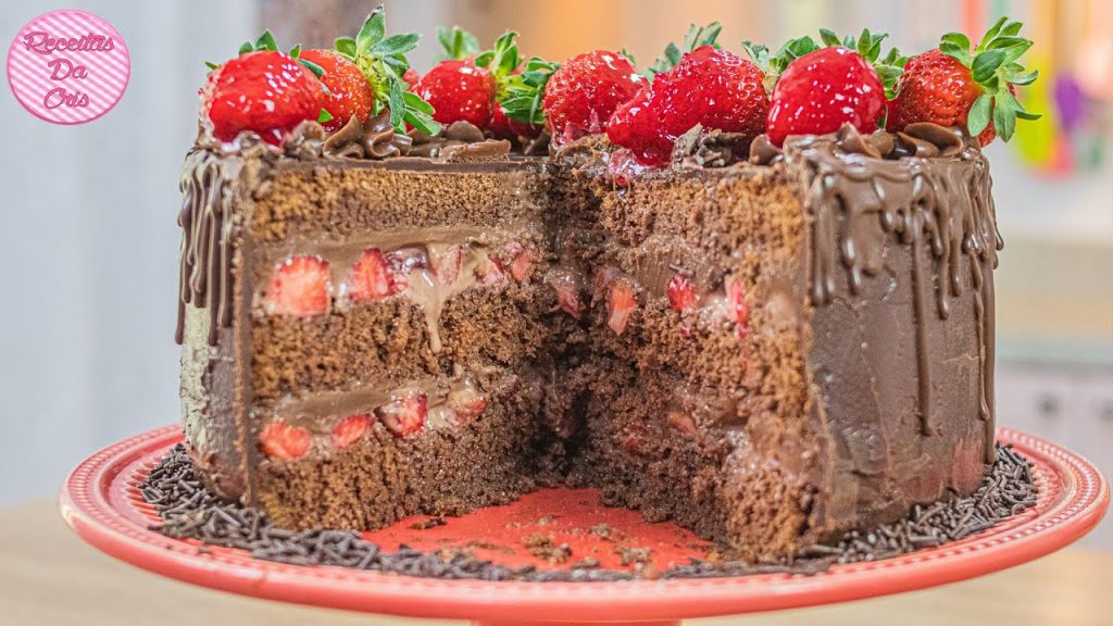 BOLO DE CHOCOLATE COM MORANGOS 🍓🍓 | BOLOS MARIA DA PAZ  | RECEITAS DA CRIS