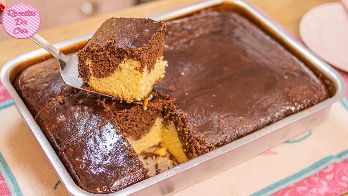 Bolo mesclado fofinho com cobertura durinha