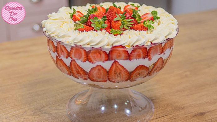 BOLO CHANTININHO COM MORANGOS NA TAÇA | ESPECIAL DE NATAL | RECEITAS DA CRIS