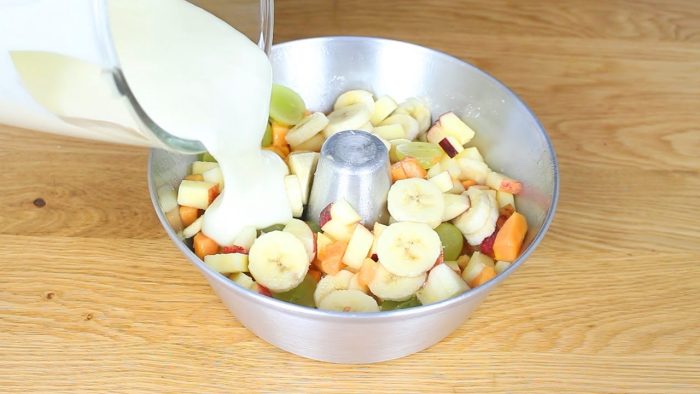 SOBREMESA COM FRUTAS COM 3 INGREDIENTES SUPER FÁCIL E DELICIOSA ( NÃO SOBRA NADA)