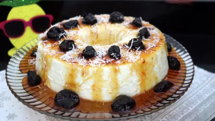 Manjar de Coco com Calda de Ameixa para Natal e Ano Novo