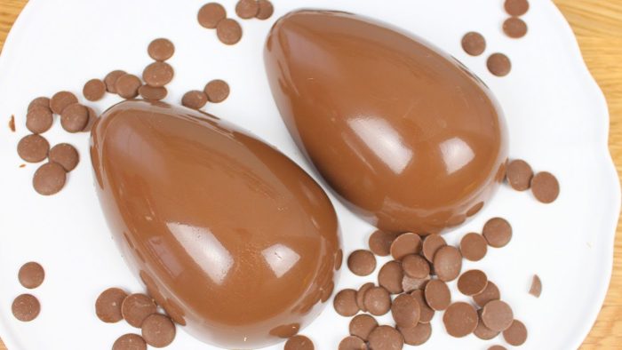 O JEITO MAIS FÁCIL DE TEMPERAR CHOCOLATE E FAZER OVOS DE PÁSCOA PERFEITOS | CAKEPEDIA