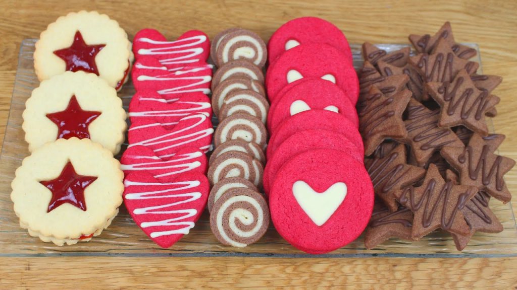 RECEITA DE BISCOITOS NATALINOS ( MASSA QUE DERRETE NA BOCA)