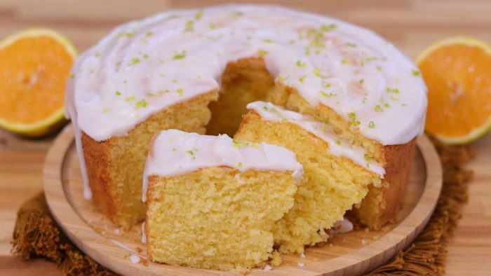 ESSE BOLO DE LARANJA É TÃO ÚMIDO QUE NEM PRECISA DE CALDA | FOFINHO E SABOROSO PRA TOMAR COM CAFÉ