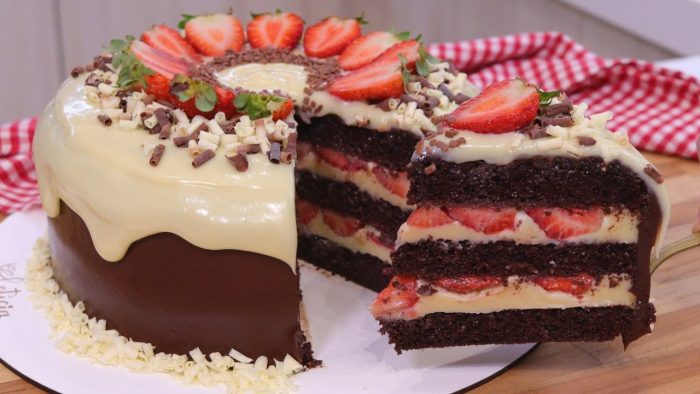 COMO MONTAR E DECORAR UM BOLO DE MORANGO FRESCO PERFEITO E COM SEGURANÇA | BOLO DE VITRINE
