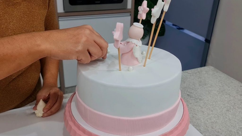 BOLO DE BATIZADO ➕ MODELAGEM EM 3 D 👉 COMO FAZER / BOLO DE PASTA AMERICANA @PARISCAKEDESIGNER