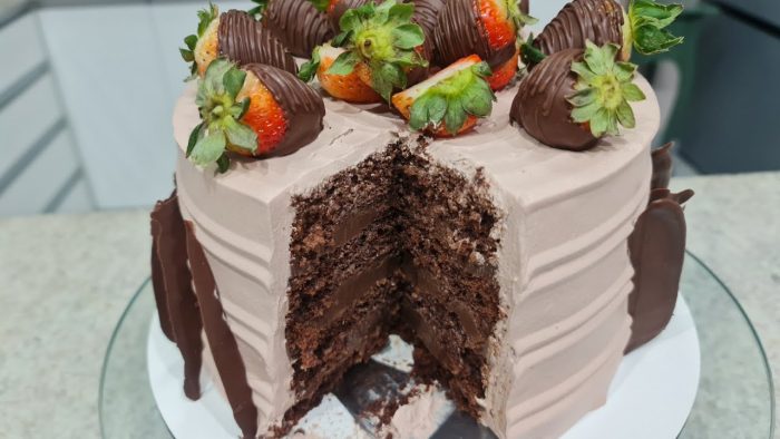 DECORAÇÃO DE BOLO COM CHANTININHO DE CHOCOLATE  🍫 @marileiaparis  @PARISCAKEDESIGNER