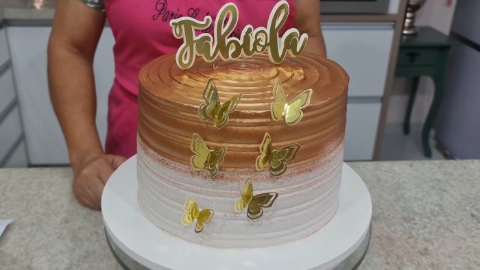 BOLO DE MORANGO COM CREME DE LEITE FRESCO / SERÁ Q ESSE RECHEIO É FIRME P/ USAR EM BOLOS DECORADOS​