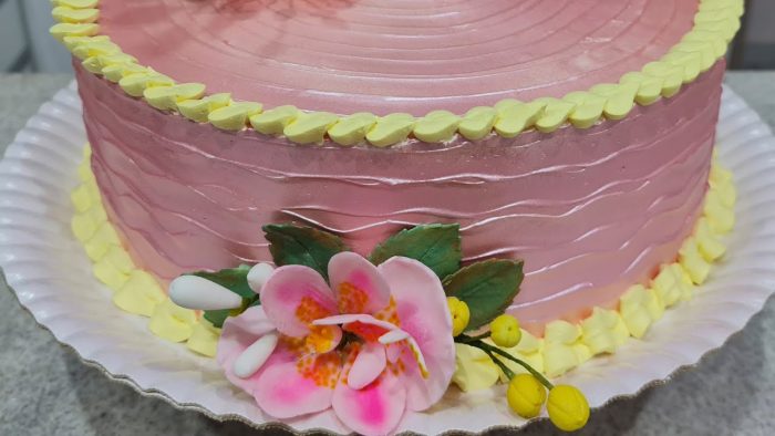 BOLO PARA 60 PESSOAS / DECORAÇÃO FEITA COM FLORES DE AÇUCAR /ARO 30 X 10 CM @PARISCAKEDESIGNER