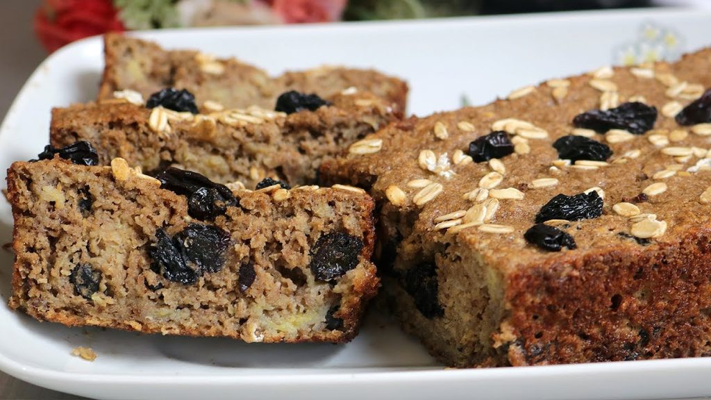 NÃO TEM AÇÚCAR, FARINHA E NEM LEITE! FAZ ESSE BOLO DE AVEIA COM BANANA ÚMIDO, FOFINHO, DELICIOSO!