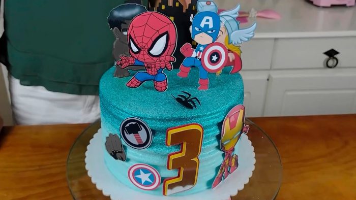 BOLO DE 17 CM FIZ UMA DECORAÇÃO SIMPLES E RÁPIDA / RECHEIO 2 AMORES  @PARISCAKEDESIGNER