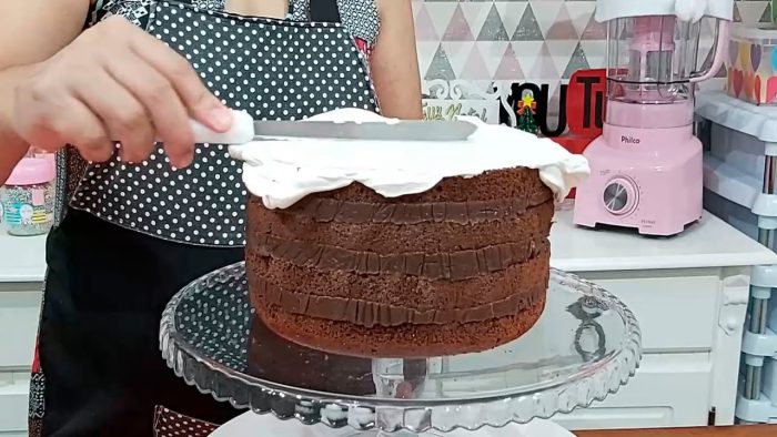DECORAÇÃO DE BOLO MUITO SIMPLES E RÁPIDA / RECHEIO BRIGADEIRO GOURMET / PARIS CAKE DESIGNER