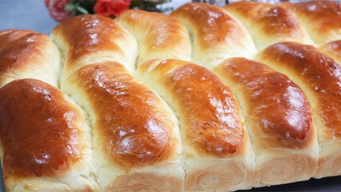 COLOQUE 2 OVOS + ÁGUA NA FARINHA E VEJA O RESULTADO DESSE PÃO: PÃO FOFINHO FÁCIL E ECONÔMICO