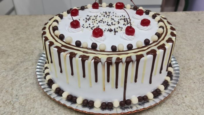 DECORAÇÃO DE BOLO PARA 60 PESSOAS COM 3 CAMADAS DE RECHEIOS / ARO 30 / 10 @PARISCAKEDESIGNER