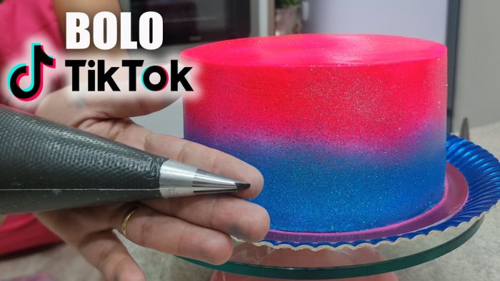 BOLO COM  DECORAÇÃO PERFEITA COM O BICO  070 E O BICO 20 / BOLO 25 PESSOAS @PARISCAKEDESIGNER