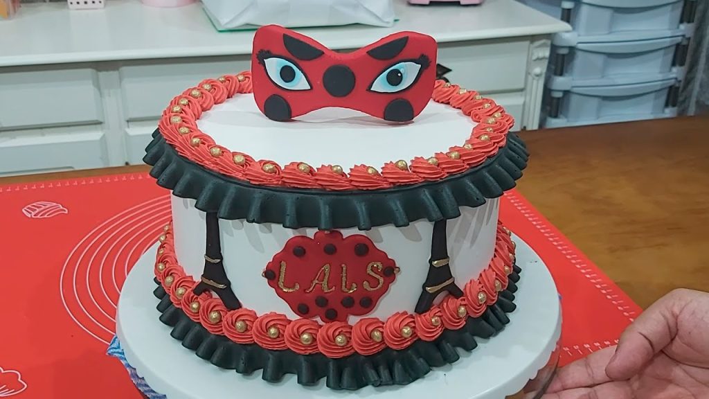 BOLO COM O BICO BABADO 070 / DECORAÇÃO FÁCIL PARA INICIANTES NA CONFEITARIA / PARIS CAKE DESIGNER