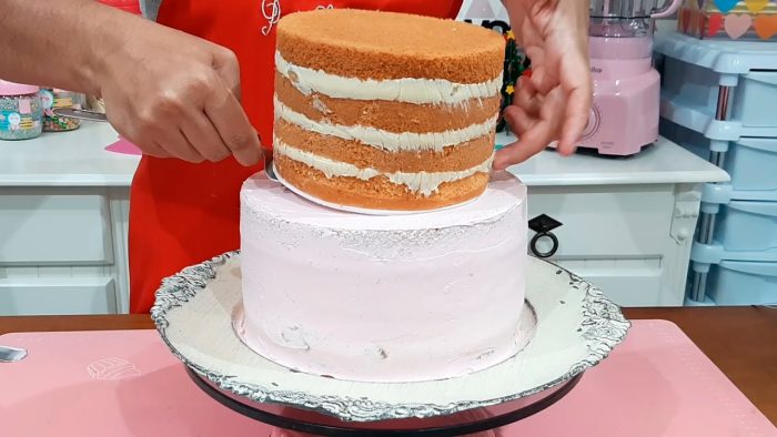 COMO DECORAR UM BOLO DE 2 ANDARES LINDO E FÁCIL / RECHEIO BRIGADEIRO BRANCO E PÊSSEGO /PARIS CAKE