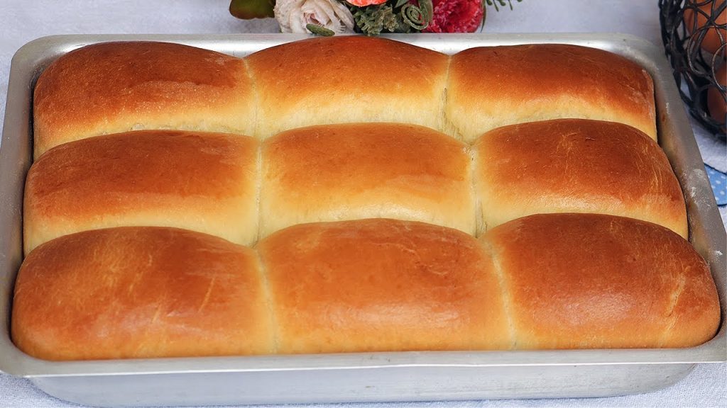 PÃOZINHO CASEIRO AOS 3 LEITES – RECEITA DE PÃO DE LEITE MUITO MACIO E FOFINHO – MARIA MONTANHER