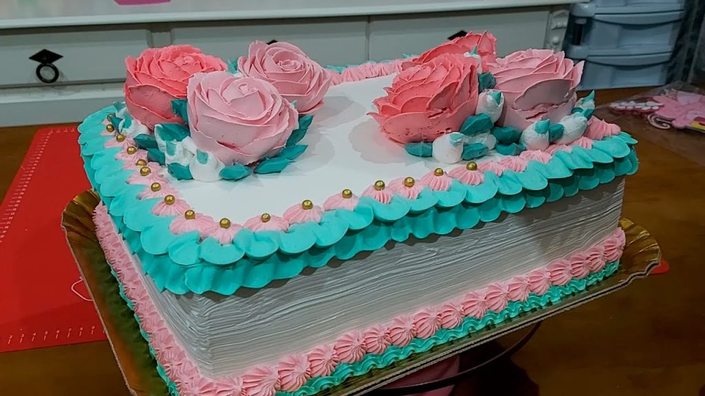 BOLO DE 45 FATIAS / DECORAÇÃO EM BICOS E FLORES DE CHANTILLY / PARIS CAKE DESIGNER