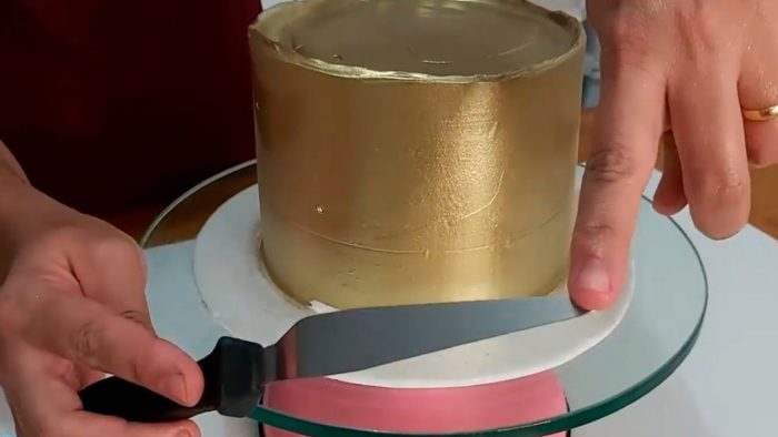 FIZ ESSA DECORAÇÃO USANDO APENAS A ESPÁTULA / TÉCNICA SIMPLES PARA DECORAR SEU BOLO / SERVE 10 🕺🧍‍♀️