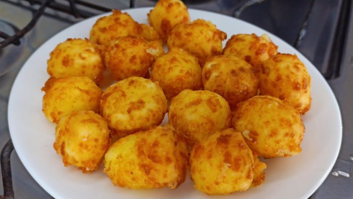 BOLINHO DE MAISENA FEITO COM APENAS 3 INGREDIENTES,PRONTO EM 5 MINUTOS,SEM TRIGO,SEM FORNO