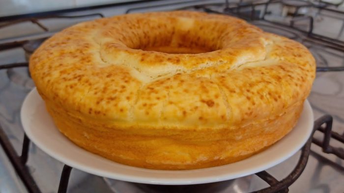 BOLO DE TAPIOCA COM MAISENA,SEM TRIGO,COM APENAS 1 OVO PRONTO EM MINUTOS PARA O CAFÉ DA MANHÃ