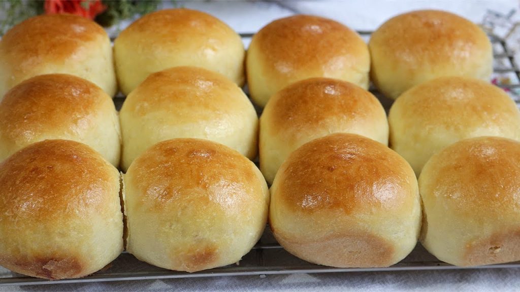 EU NÃO COMPRO MAIS PÃO! FIZ ESSE PÃOZINHO CASEIRO SIMPLES E FOFINHO! RECEITA PARA INICIANTES