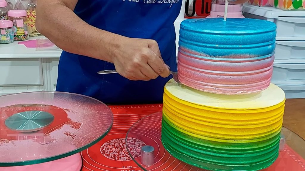 BOLO DE 2 ANDARES PARA 40 A 50 PESSOAS DECORAÇÃO BEM FÁCIL / MUNDO BITA  /PARIS CAKE DESIGNER