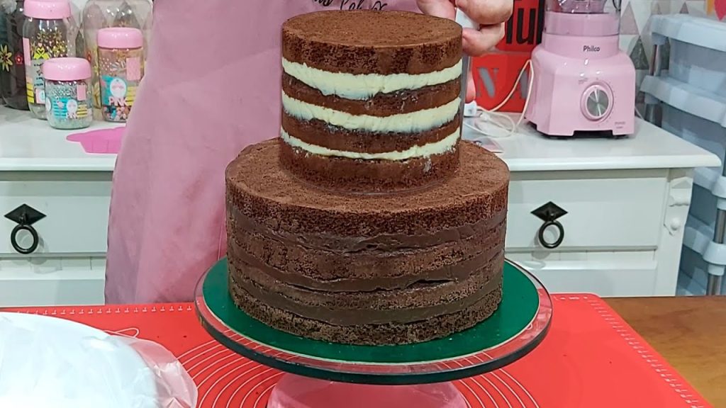 DECORAÇÃO DE BOLO DE 2 ANDARES 😱😱  / TEMA GALINHA PINTADINHA / MUITO FÁCIL / PARIS CAKE DESIGNER