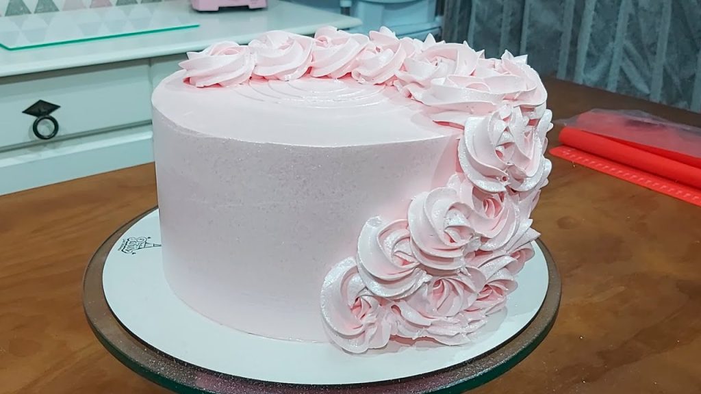 BOLO DECORADO COM O BICO 1M / DECORAÇÃO MARAVILHOSA / MUITO FÁCIL DE FAZER / PARIS CAKE DESIGNER