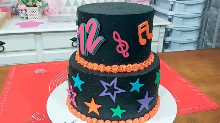 BOLO GLOW CAKE BLACK DE 2 ANDARES  / COMO CONSERTAR CHANTILLY POROSO / PARIS CAKE DESIGNER