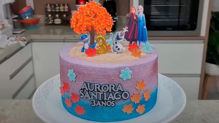 BOLO DA FROZEN 2 / DECORAÇÃO EM CHANTININHO  @PARISCAKEDESIGNER