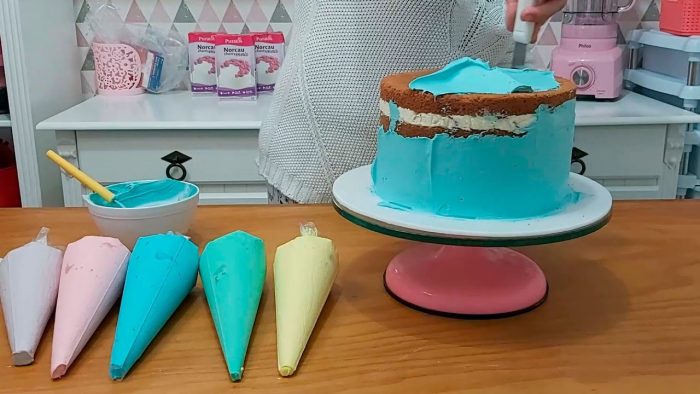 BOLO DECORADO COM CHANTILLY / ROSETAS COM O BICO 20 / PARIS CAKE DESIGNER