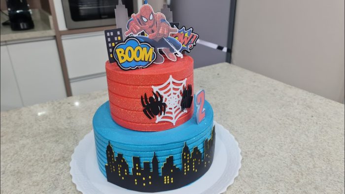 BOLO DO HOMEM ARANHA SERVE ATÉ  45 PESSOAS @PARISCAKEDESIGNER