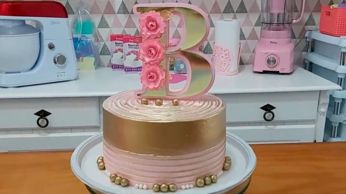 BOLO ROSA E DOURADO DECORAÇÃO DELICADA E FÁCIL / PARIS CAKE DESIGNER
