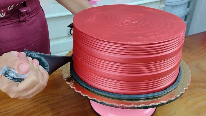 DECORAÇÃO DE BOLO ESPATULADO TEMA ANIME / SUCESSO DO  MOMENTO @PARISCAKEDESIGNER