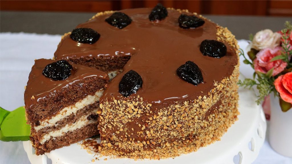 RECEITA DE BOLO DE CHOCOLATE COM RECHEIO DE AMEIXA SUPER FÁCIL E GOSTOSO – 70K – MARIA MONTANHER