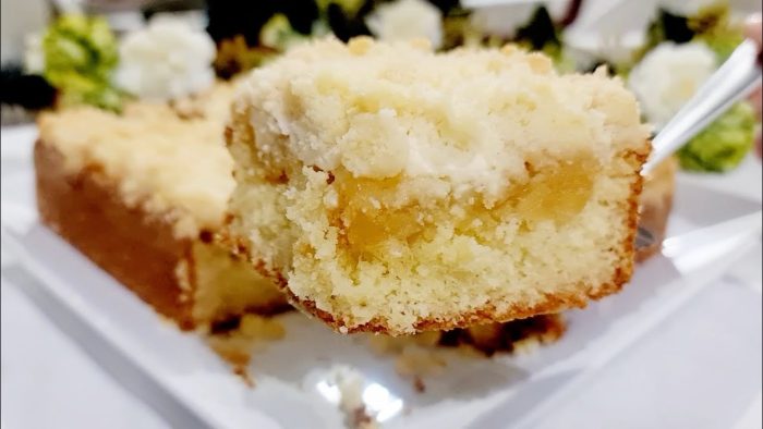 MASSA FOFINHA, COBERTURA CROCANTE E RECHEIO DELICIOSO! BOLO (CUCA) DE ABACAXI COM CHOCOLATE BRANCO!