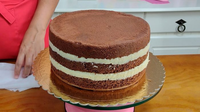 COMO DECORAR UM BOLO COM FACILIDADE 😱 USEI O BICO 20 E AS MINI ESPÁTULAS @PARISCAKEDESIGNER