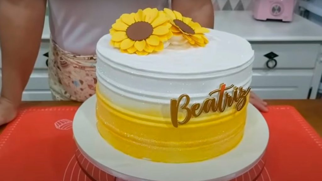 DECORAÇÃO DE BOLO DE CHANTILLY TEMA GIRASSOL / PARIS CAKE DESIGNER