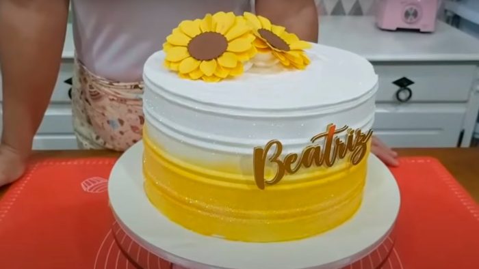 DECORAÇÃO DE BOLO DE CHANTILLY TEMA GIRASSOL / PARIS CAKE DESIGNER