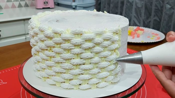 BOLO CESTARIA COM FLORES DE AÇUCAR PARA INICIANTES / LINDO PARA O DIA DAS MÃES / PARIS CAKE DESIGNER