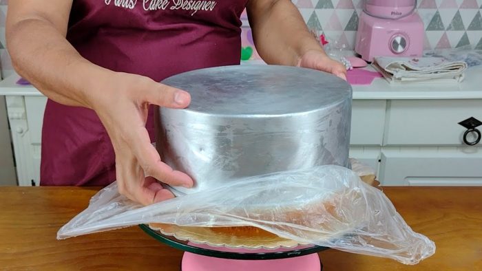 DECORAÇÃO DE BOLO RÁPIDA  UTILIZEI O RECHEIO TRUFADO DE MARACUJÁ @PARISCAKEDESIGNER