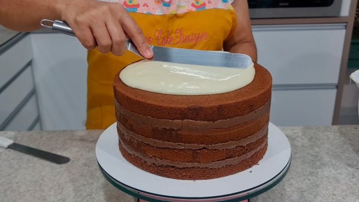 COBERTURA DE GANACHE COM CHANTILLY / FIZ UMA DECORAÇÃO BEM FÁCIL DE FAZER @PARISCAKEDESIGNER