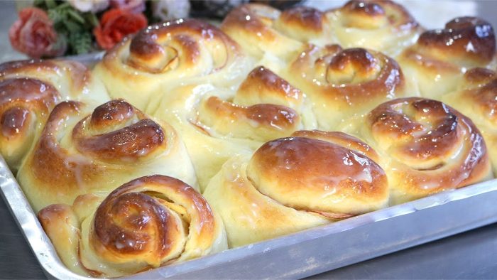 O PÃOZINHO DOCE MAIS FOFINHO! TEM LEITE CONDENSADO NA MASSA E RECHEIO DE CREME E MAÇÃ