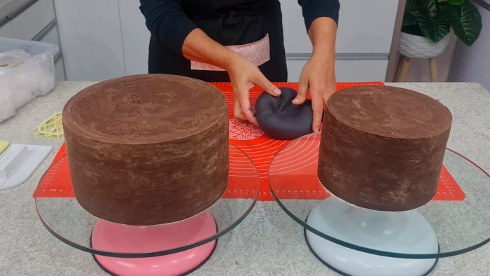 COMO FAZER A TÉCNICA MATELASSÊ EM BOLO DE PASTA AMERICANA @PARISCAKEDESIGNER